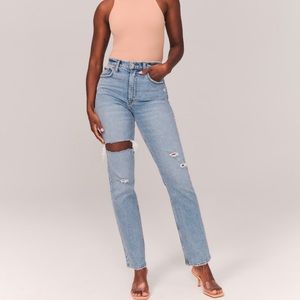 Abercrombie 90’s Straight Ultra High Rise Jeans. Size 4L.